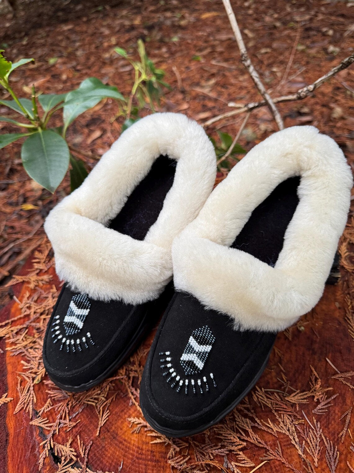 Genuine Leather Outdoor Beaded Moccasins with Sheepskin